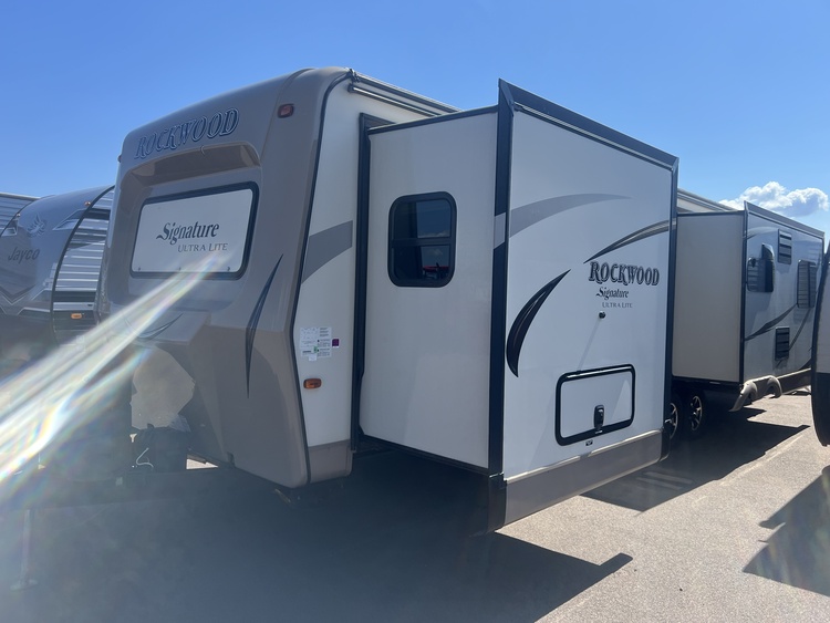 2016 FOREST RIVER ROCKWOOD 8329SS